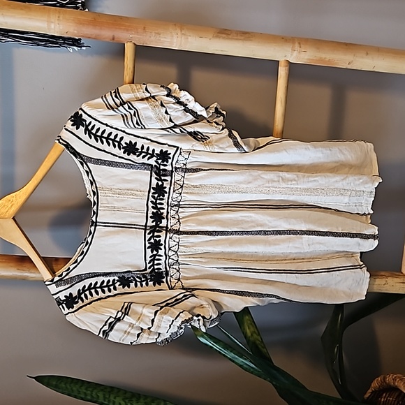 EDISTO Embroidered Peasant Top - Picture 6 of 6